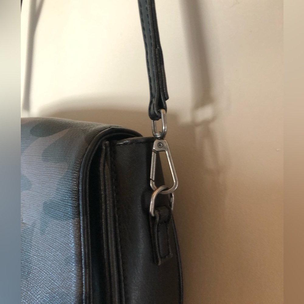 🔷 Matt & Nat | Like New Crossbody Purse - Picture 6 of 8